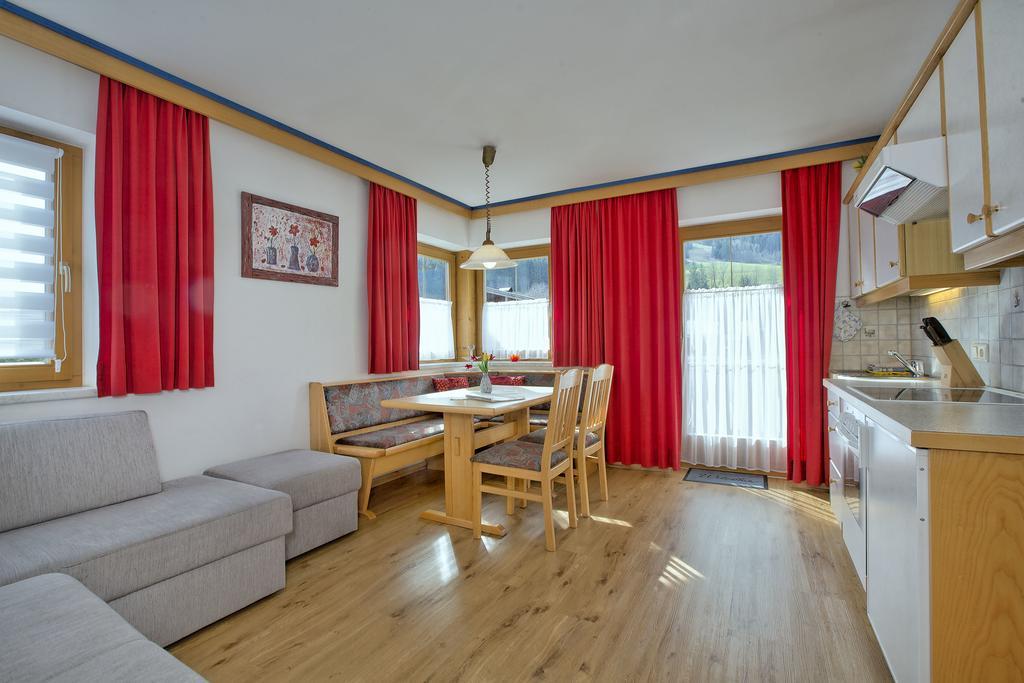 Apartment Ferienwohnung Bacher Кримл Стая снимка